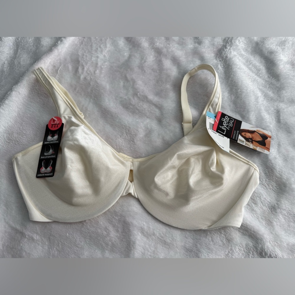 NWT Lilyette by Bali Cream Minimizer Underwire Bra
